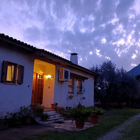 Nafpaktos Cottage By The Sea For Travelers And Dreamers! Eksteriør bilde