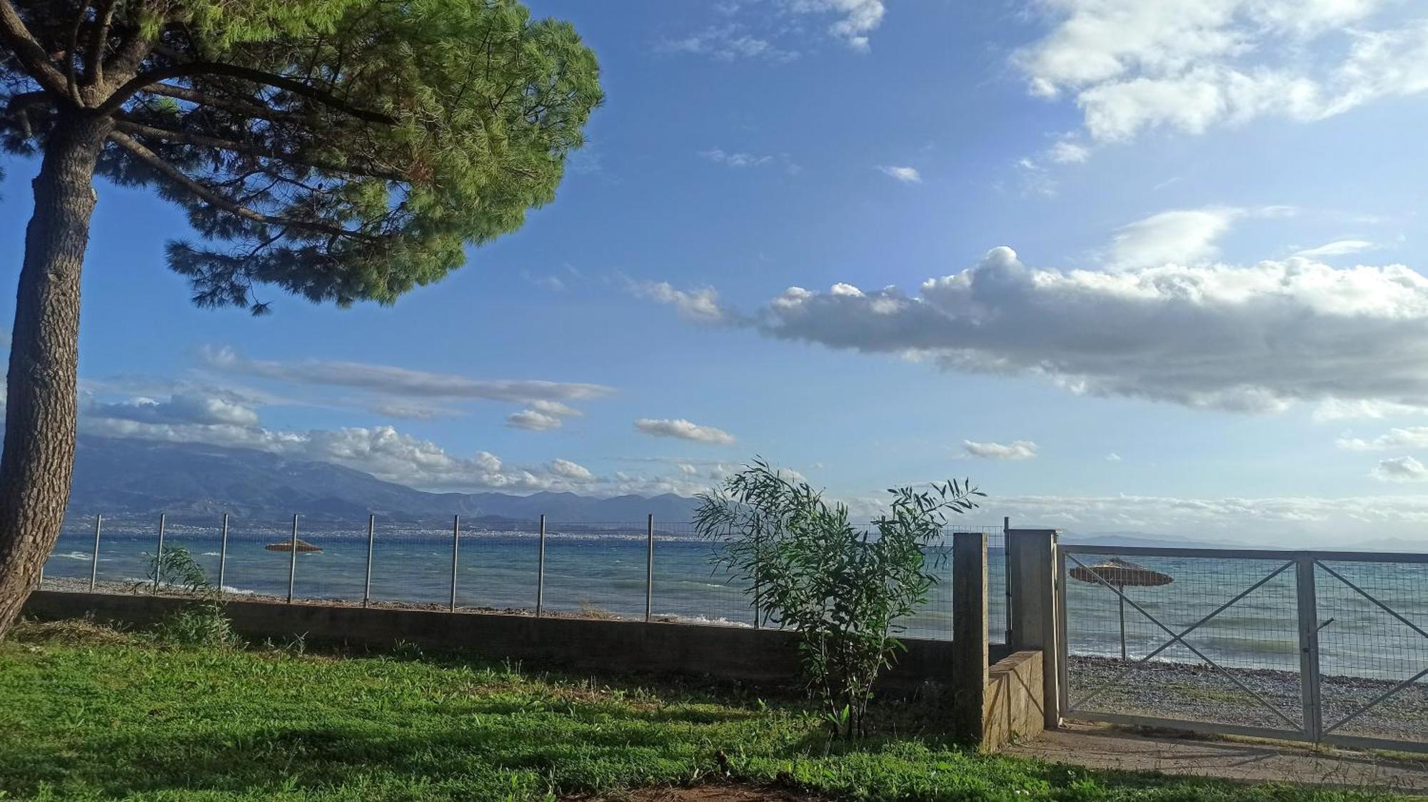 Nafpaktos Cottage By The Sea For Travelers And Dreamers! Eksteriør bilde