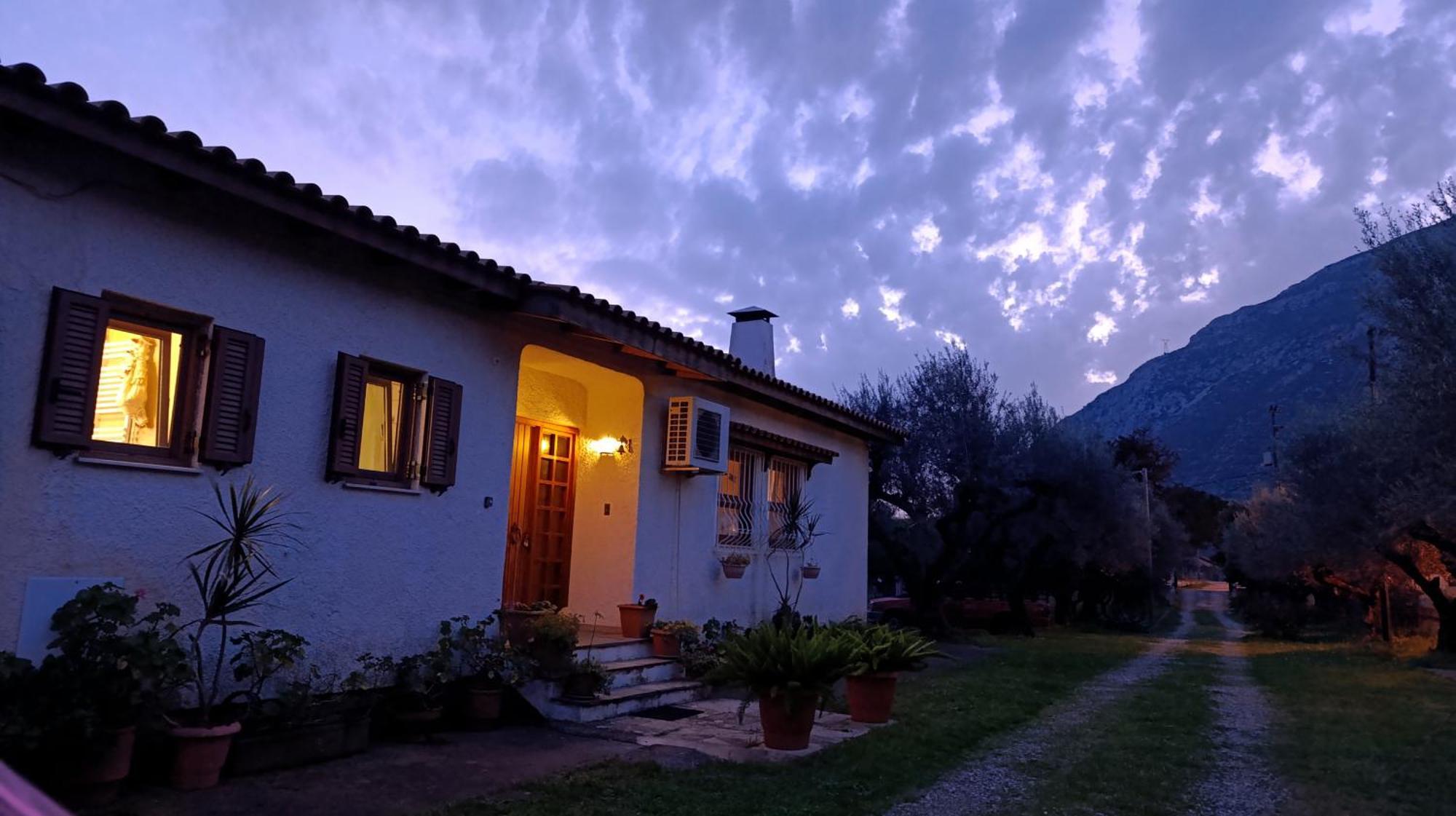 Nafpaktos Cottage By The Sea For Travelers And Dreamers! Eksteriør bilde